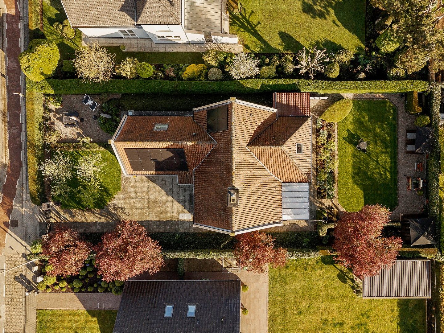 Uitstekend onderhouden villa te Ieper. Opp: 871m². foto 3