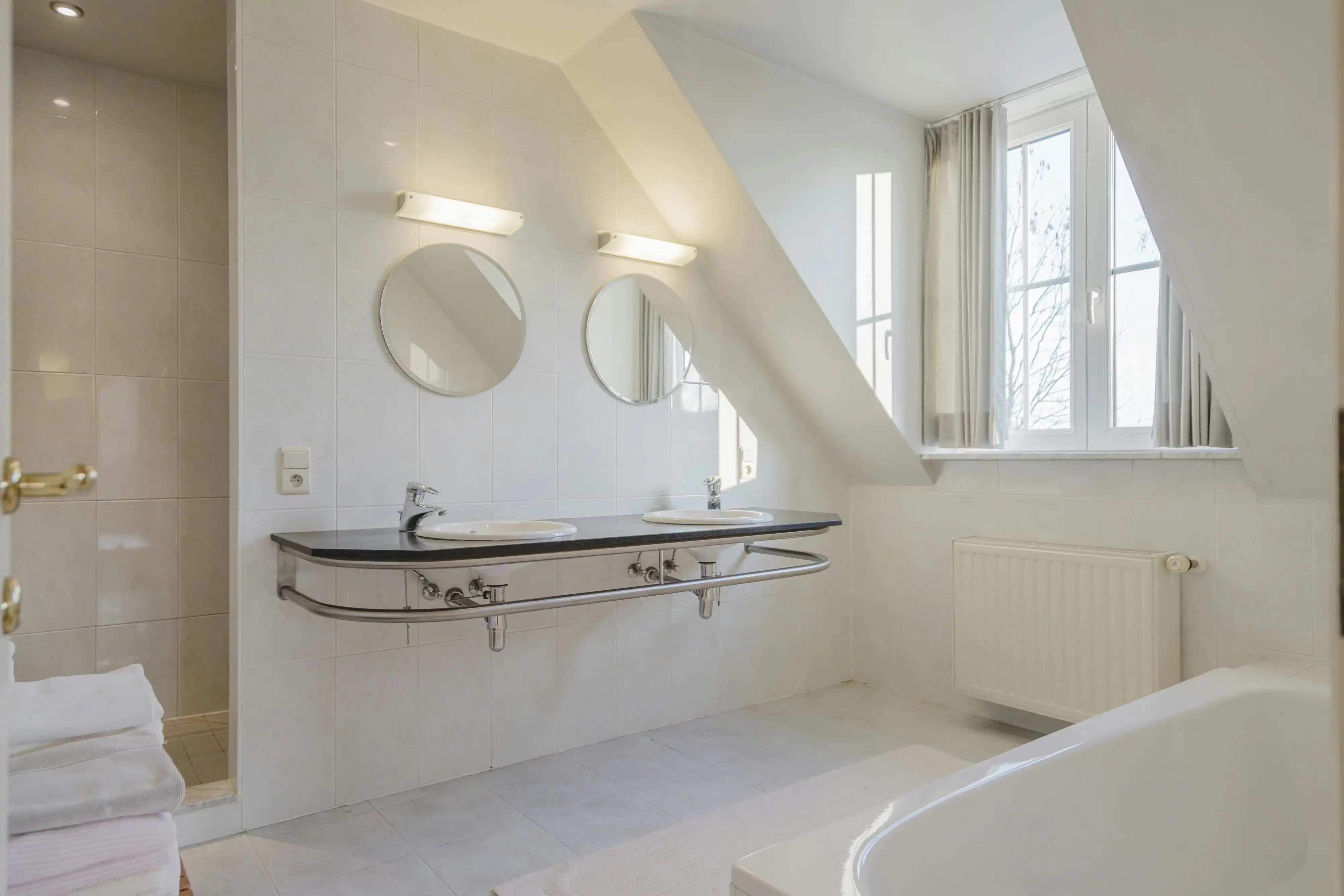 Villa met stallingen te koop op een ruim perceel van  10.026m² foto 13