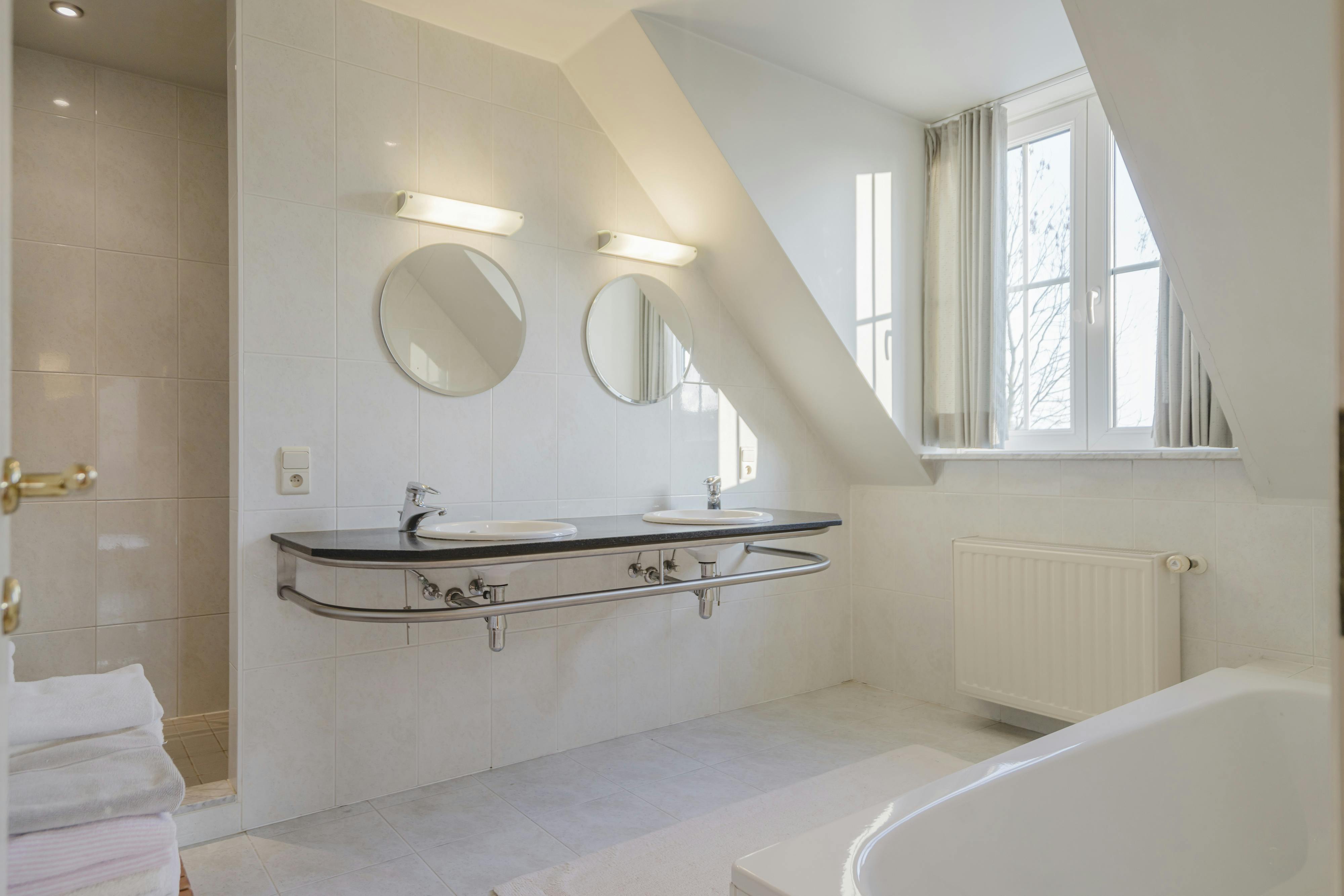 Villa met stallingen te koop op een ruim perceel van  10.026m² foto 13