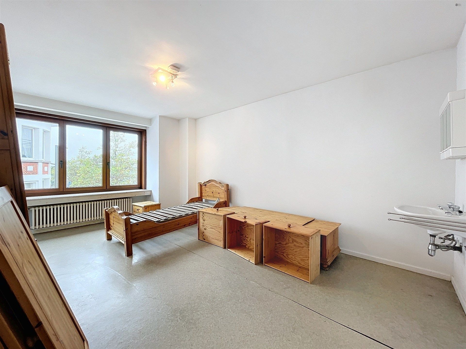 Riant huis (426m²) met 6 slaapkamers en dubbele garage nabij het centrum. foto 16