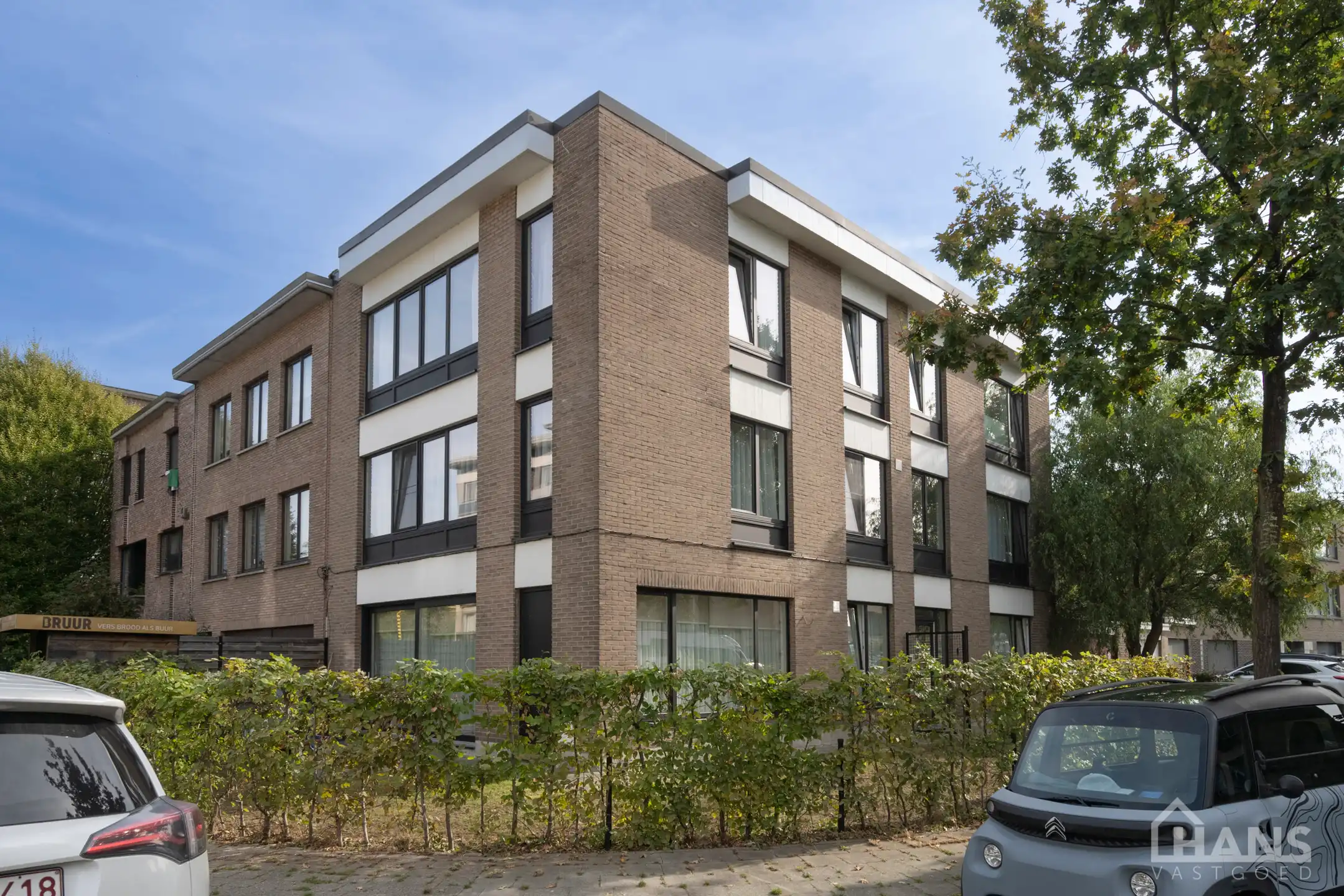 3-slaapkamerappartement met garage. foto {{pictureIndex}}