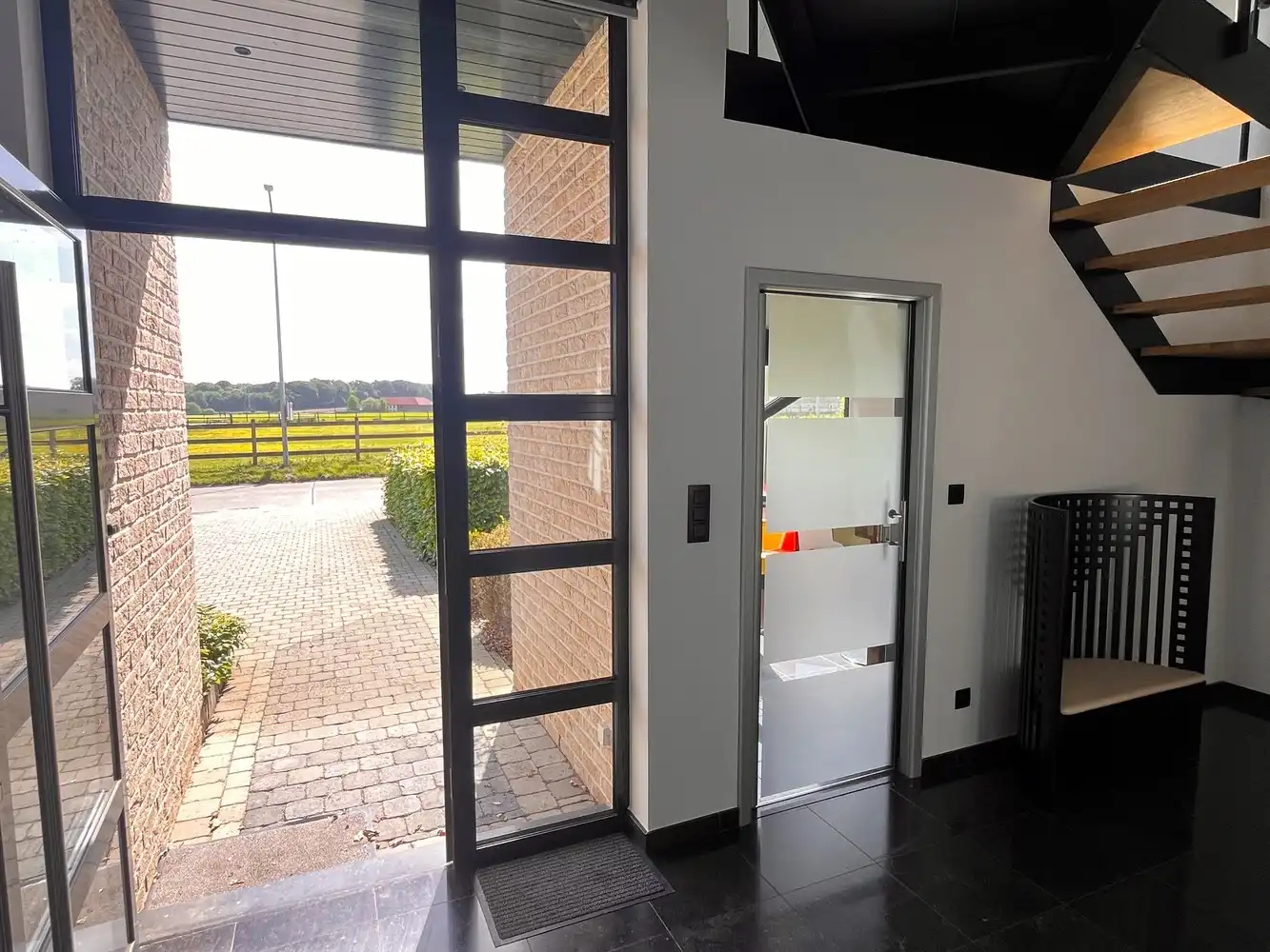 gezellige en lichtrijke villa op 9,50 are - 100 % instapklaar foto 17