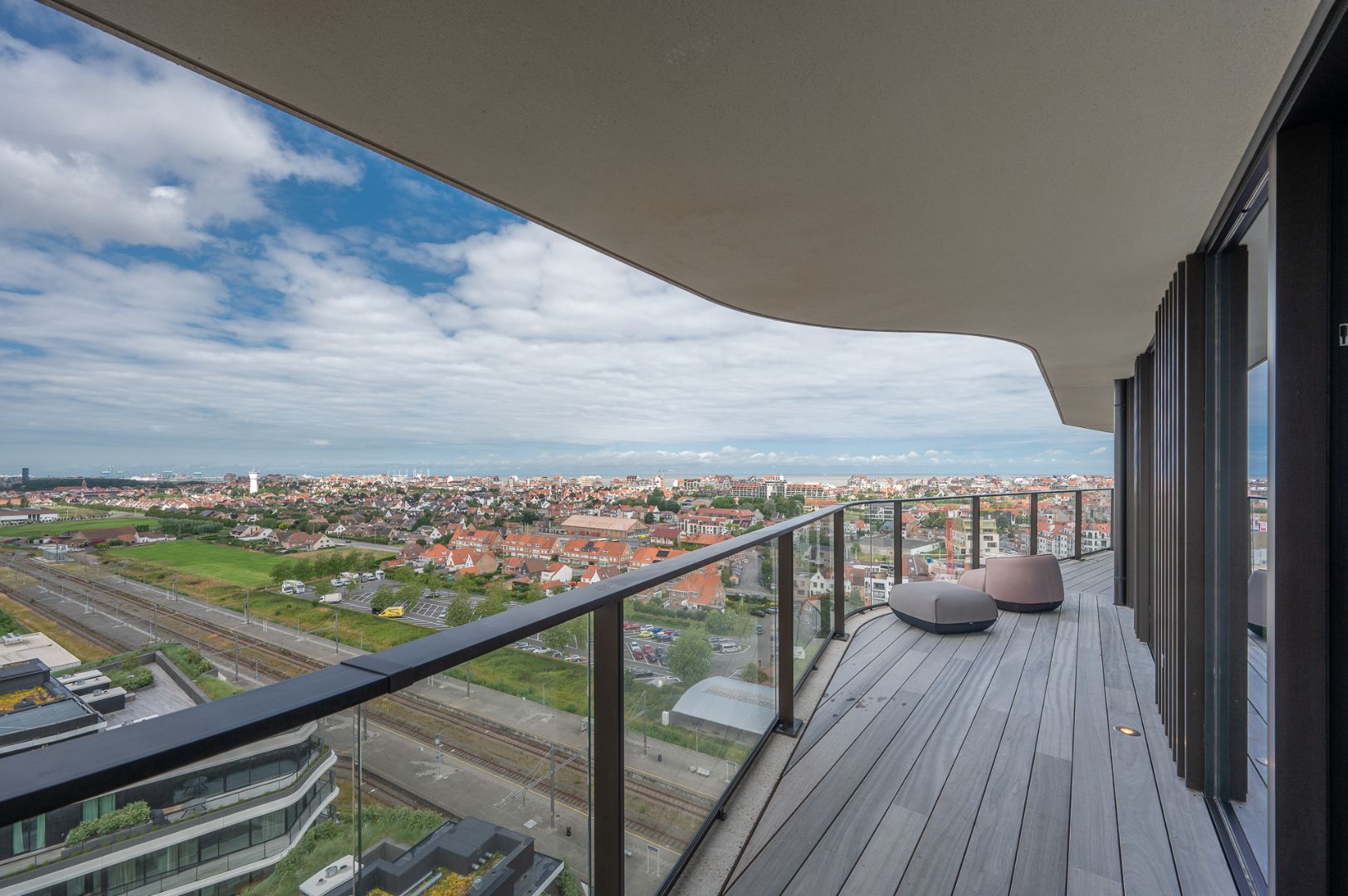 Majestueus hoekappartement met een panoramisch uitzicht in de felbegeerde residentie The Tower foto 22