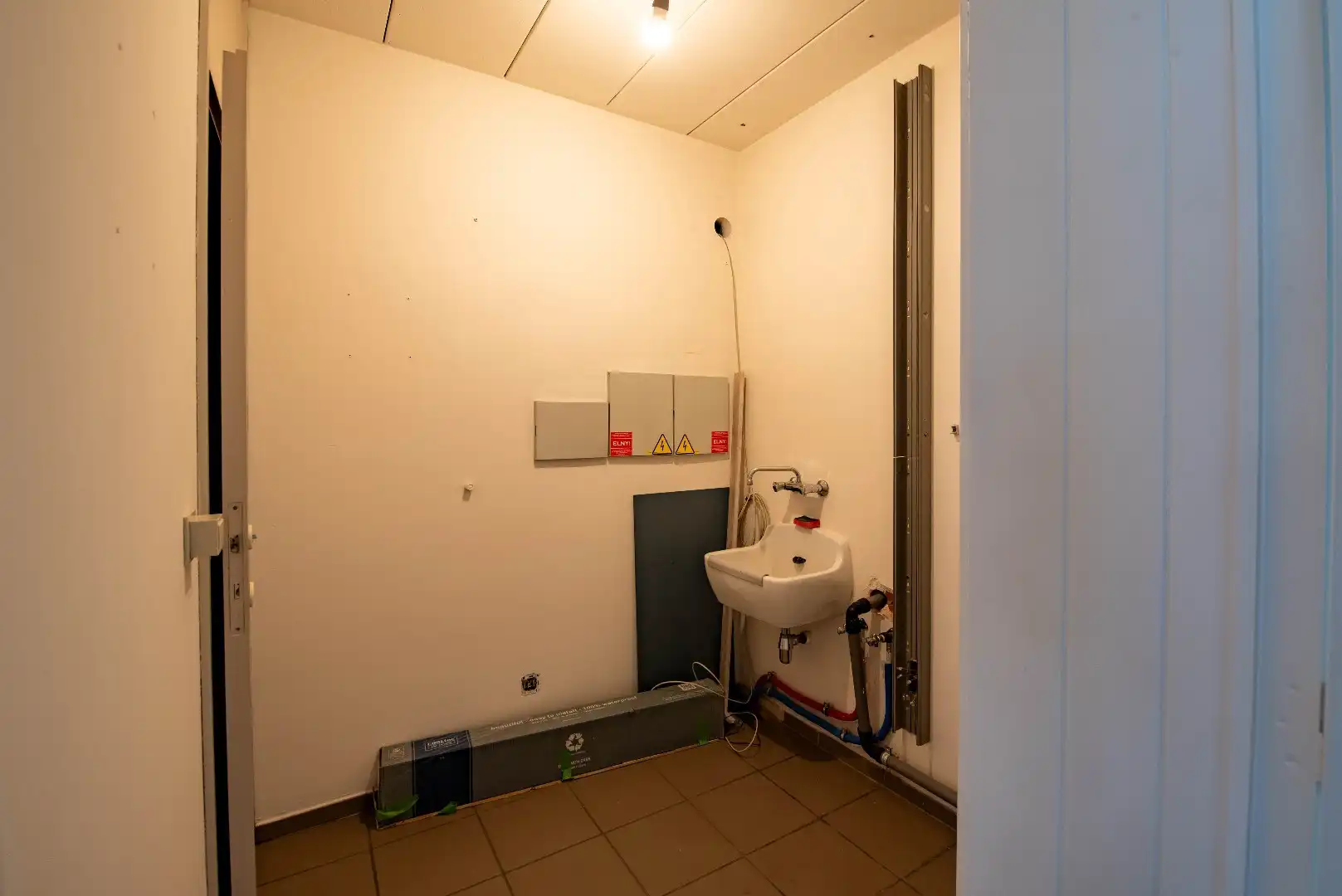 Veelzijdig Commercieel Gelijkvloers in de Dorpskern van Zandhoven foto 8