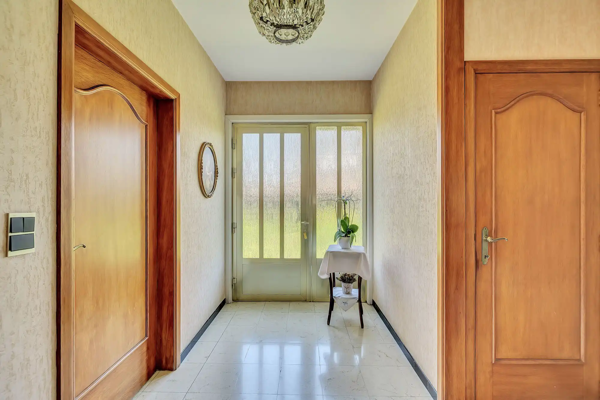 Te renoveren bungalow met zonnige tuin op toplocatie foto 3