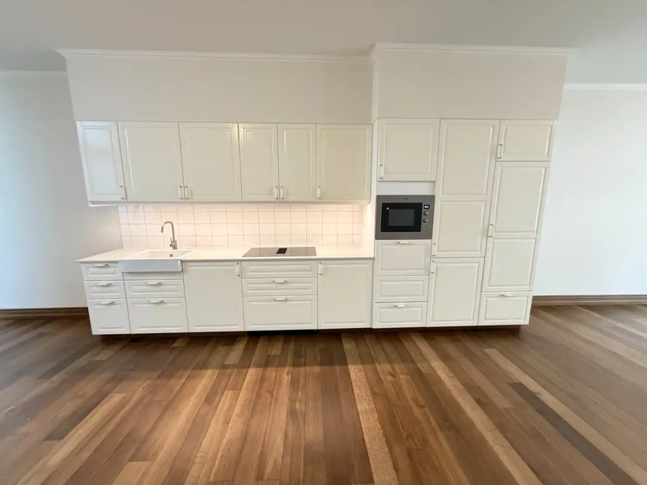 Heel mooi gerenoveerd appartement met twee slaapkamers. Tijdens de renovatie is veel aandacht besteed aan het behouden en versterken van de authentieke stijl van het gebouw. foto 3