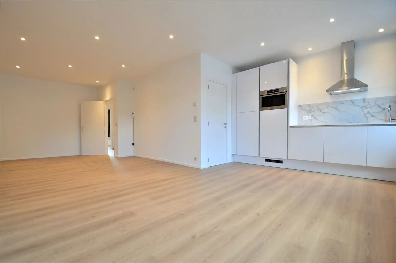 Compleet gerenoveerd appartement in hartje centrum foto {{pictureIndex}}