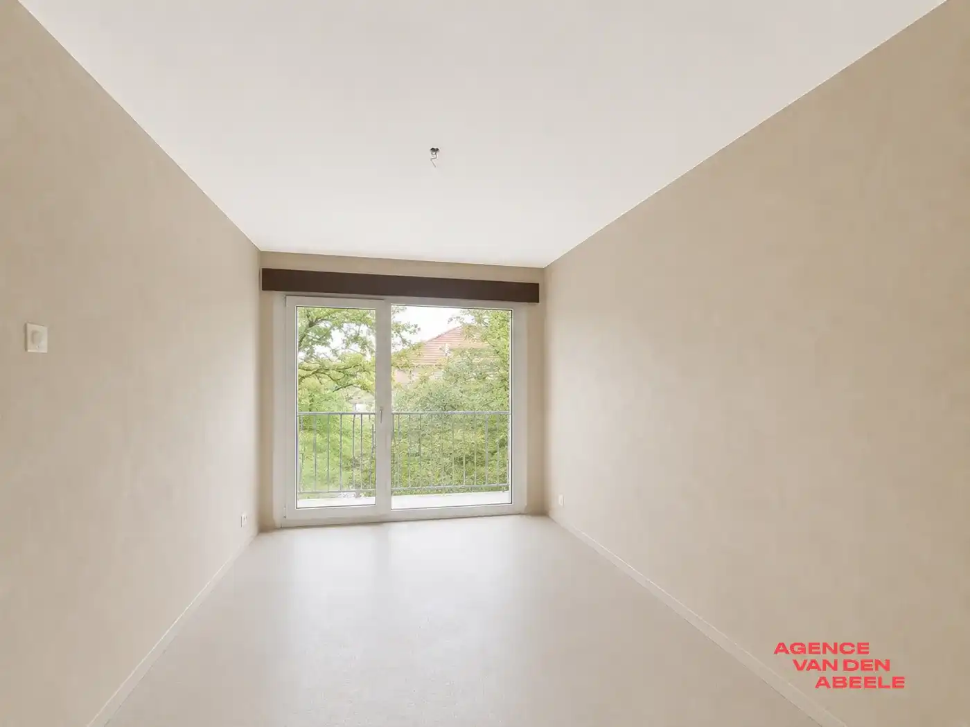 Uitzonderlijk breed appartement met 2 slaapkamers en terras foto 8