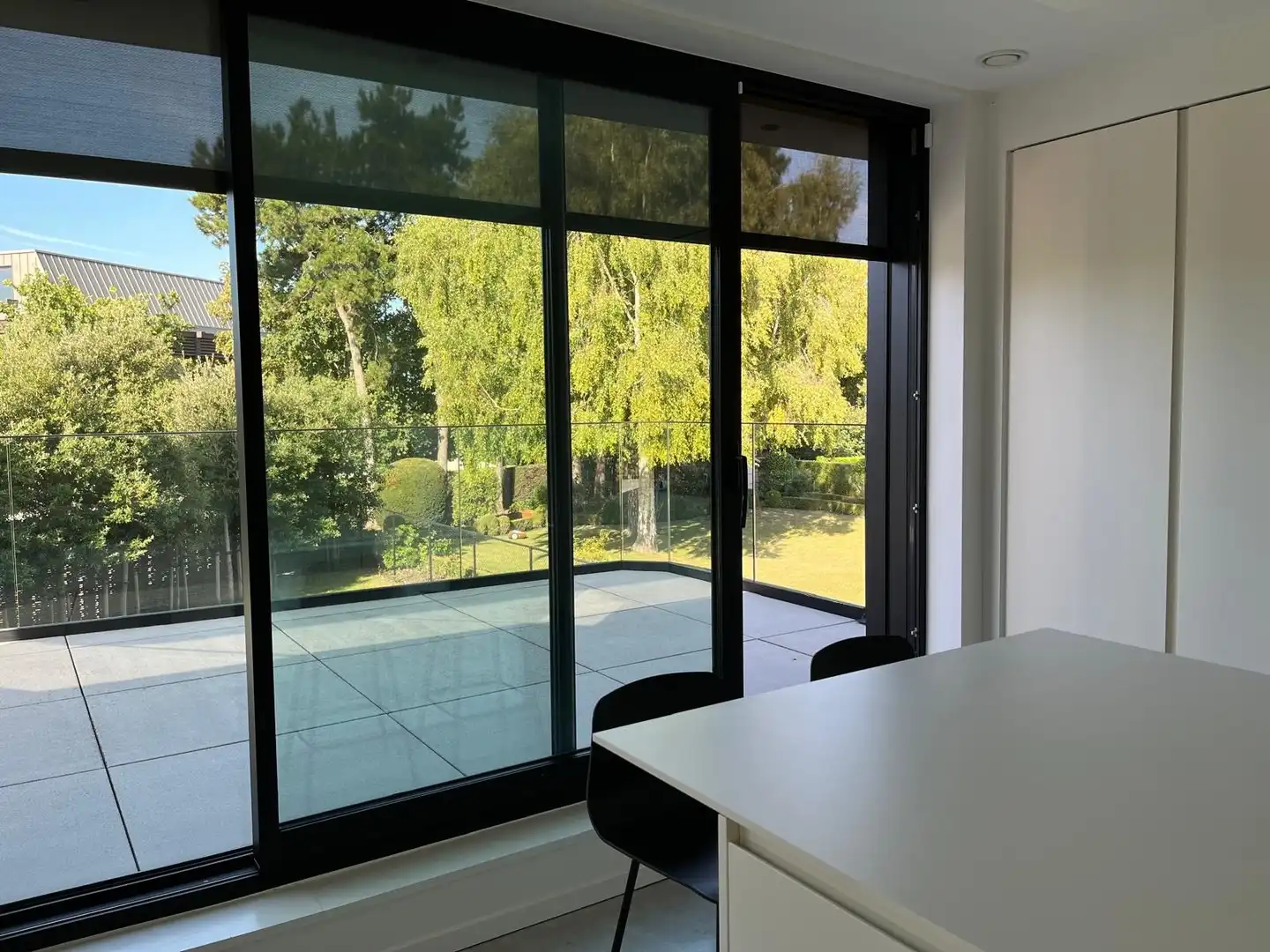 Recent gebouwde, energiezuinige villa gelegen in een rustige dreef van een centraal gelegen villawijk te Knokke-Heist. foto 10