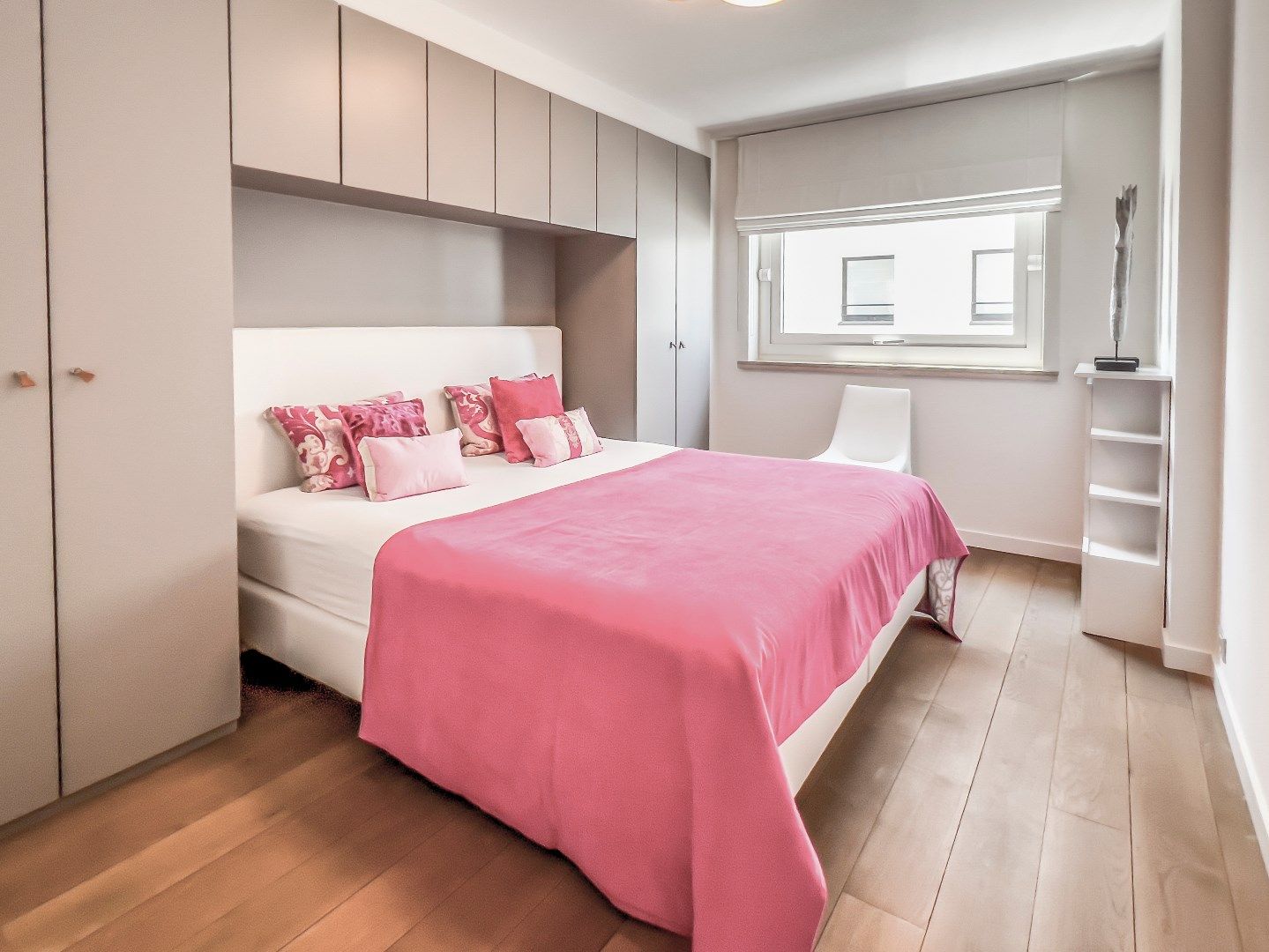 Gemeubeld hoekappartement (westkant) gelegen op de Zeedijk vlakbij het Albertplein en Driehoeksplein. Inclusief inpandige parking foto 10