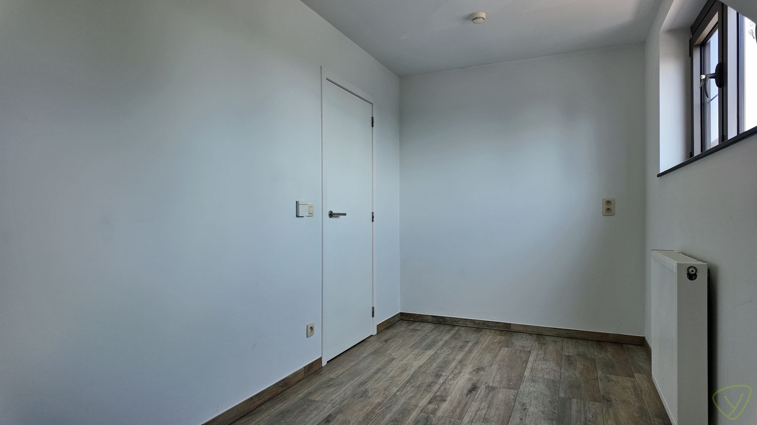 Instapklaar duplex-appartement met terras in het hart van Waarschoot! foto 15