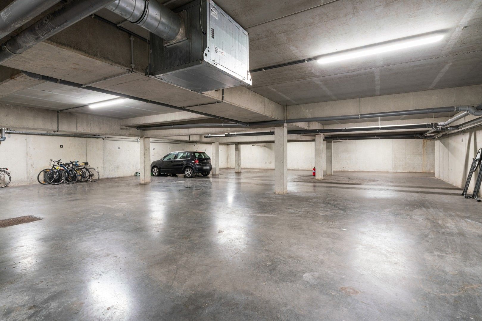 Gelijkvloers 2 slaapkamer appartement met tuin en parkeerplaats. foto 14