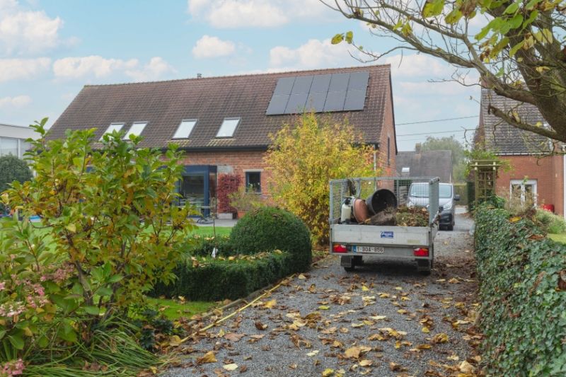 Roeselare-Stadsrand. RUIME VILLA MET EXTRA POTENTIEEL op 1150m2 gelegen aan uitstekende invalsweg, 3-4 slaapkamers. Garage. En prachtige diepe Zuid-Westelijke tuin. foto 28