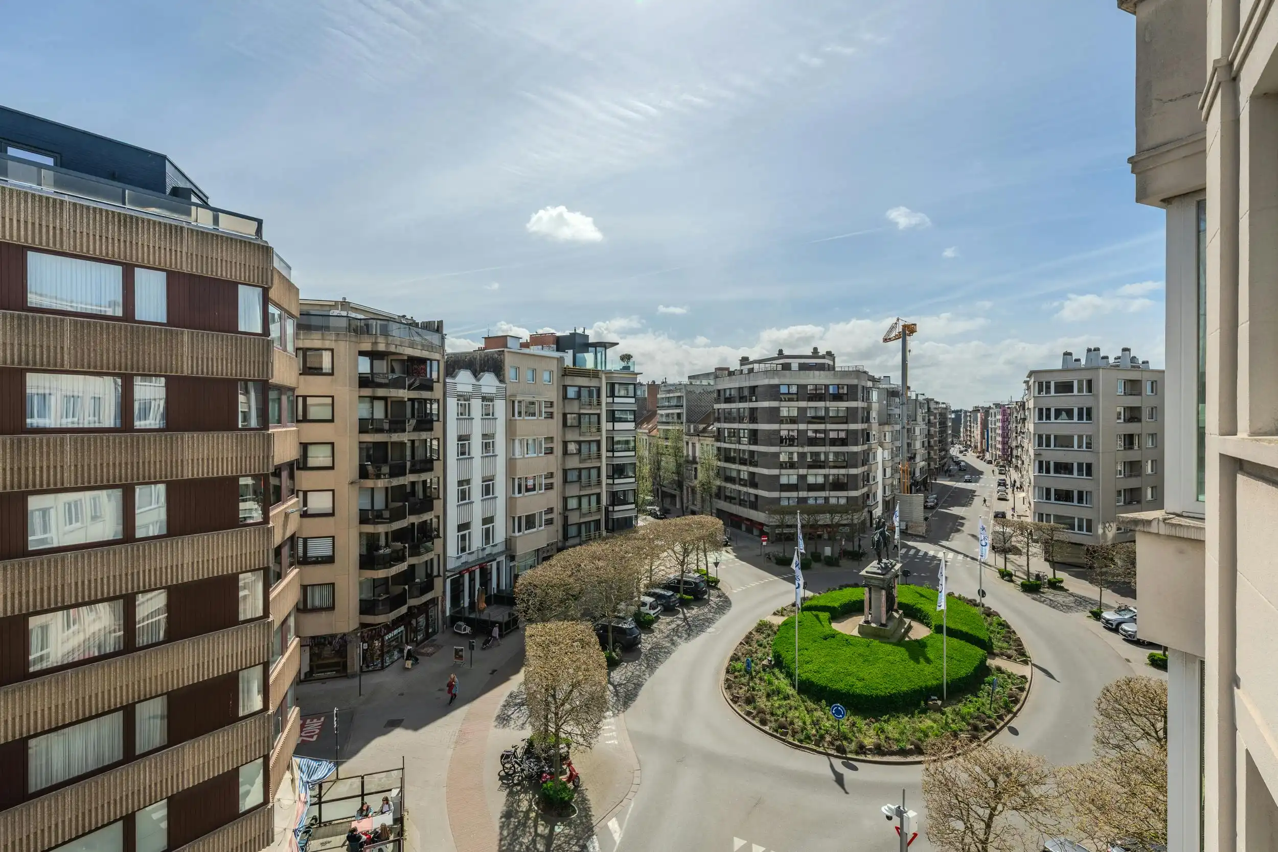 Luxueus gerenoveerd 2-slaapkamerappartement te Oostende foto {{pictureIndex}}