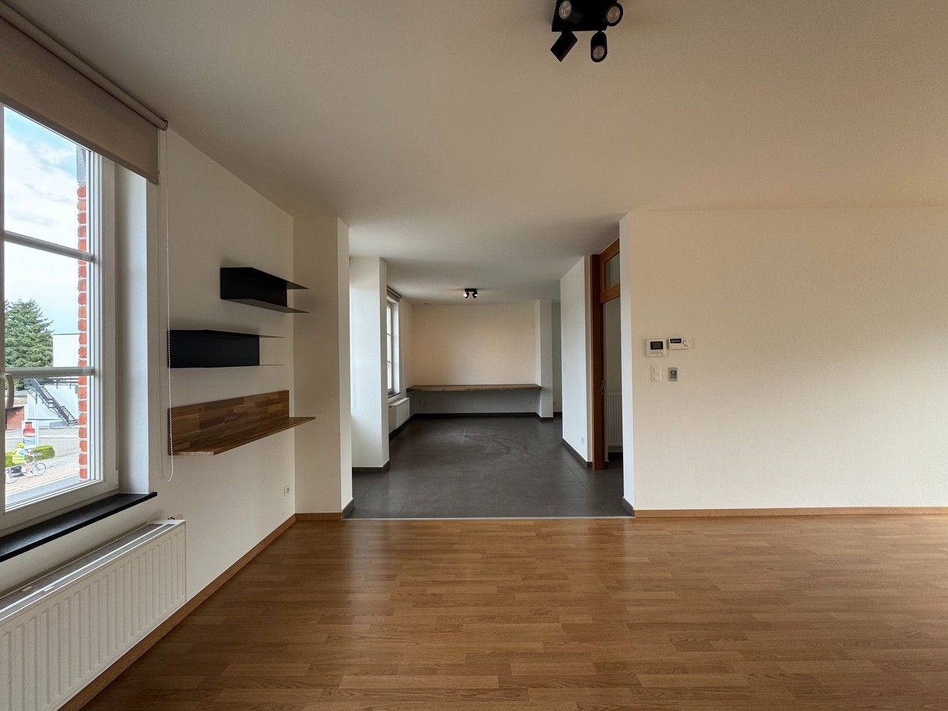 TE HUUR: Ruim Duplex-appartement met 4 staanplaatsen in Diepenbeek foto 5
