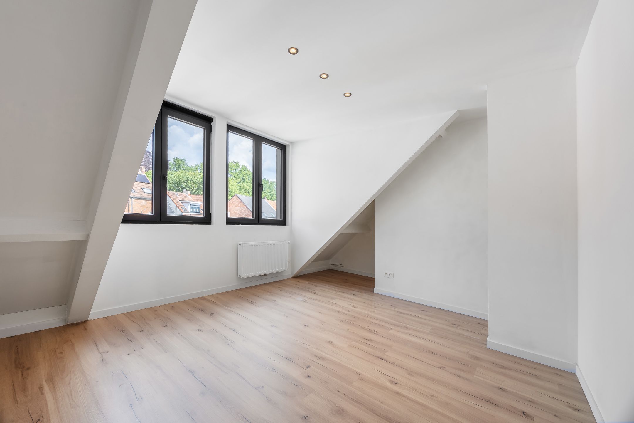 Vernieuwde gezinswoning met 4 slpks in hartje Brasschaat foto 27