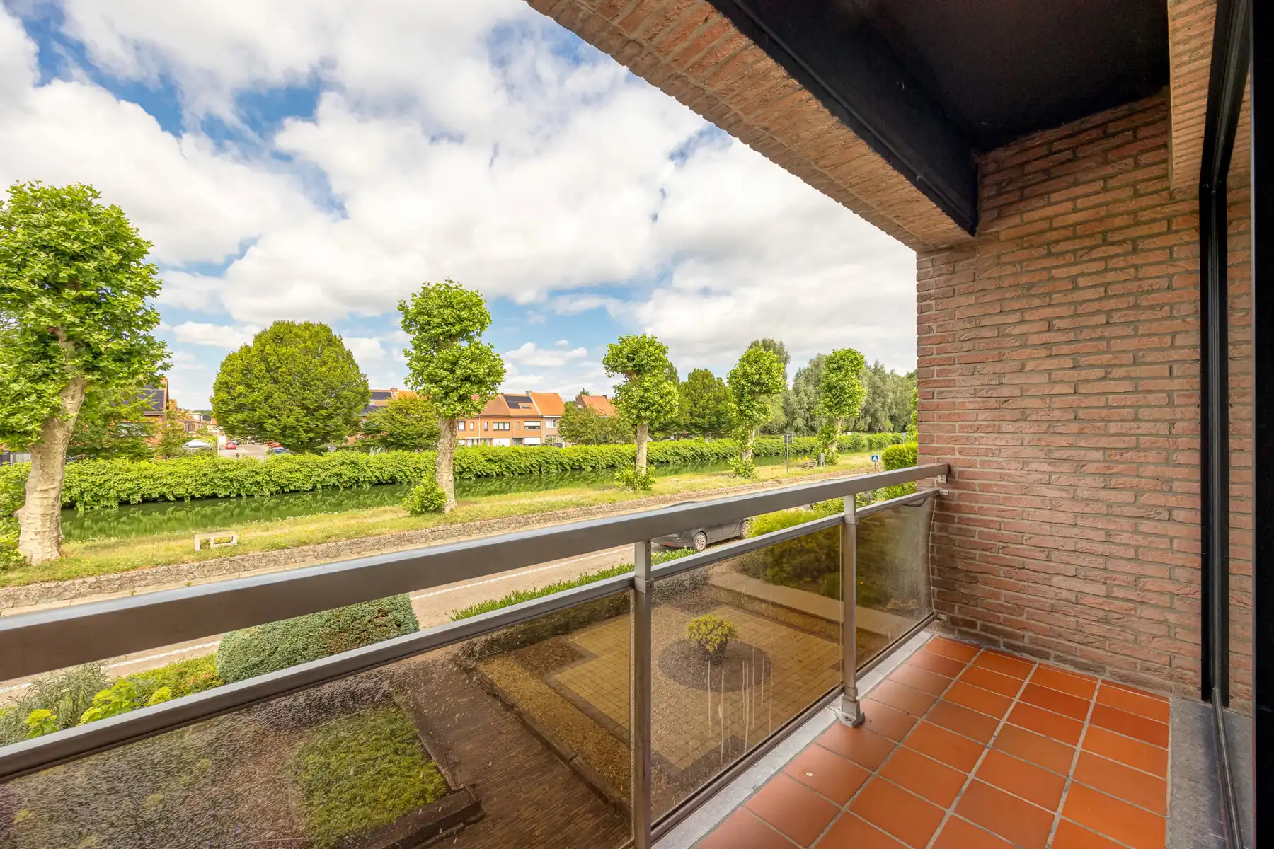 Gezellig 2slp-appartement aan de vaart in Schoten foto 11