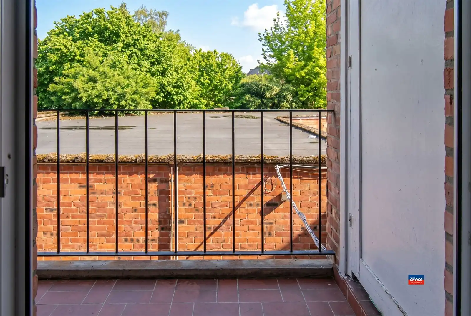 Knap gerenovereerd appartement met 2 slaapkamers en garagebox foto 6