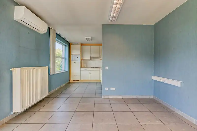 Polyvalente kantoorruimte met 3 slaapkamer appartement TE KOOP in Tielt! foto 10