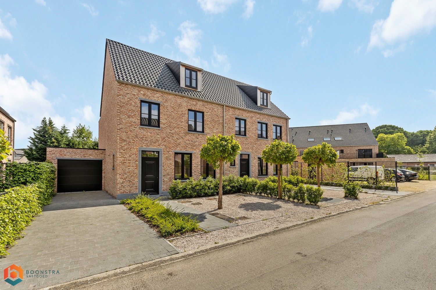 Energiezuinige nieuwbouwwoning met 4 slpkrs en tuin foto {{pictureIndex}}
