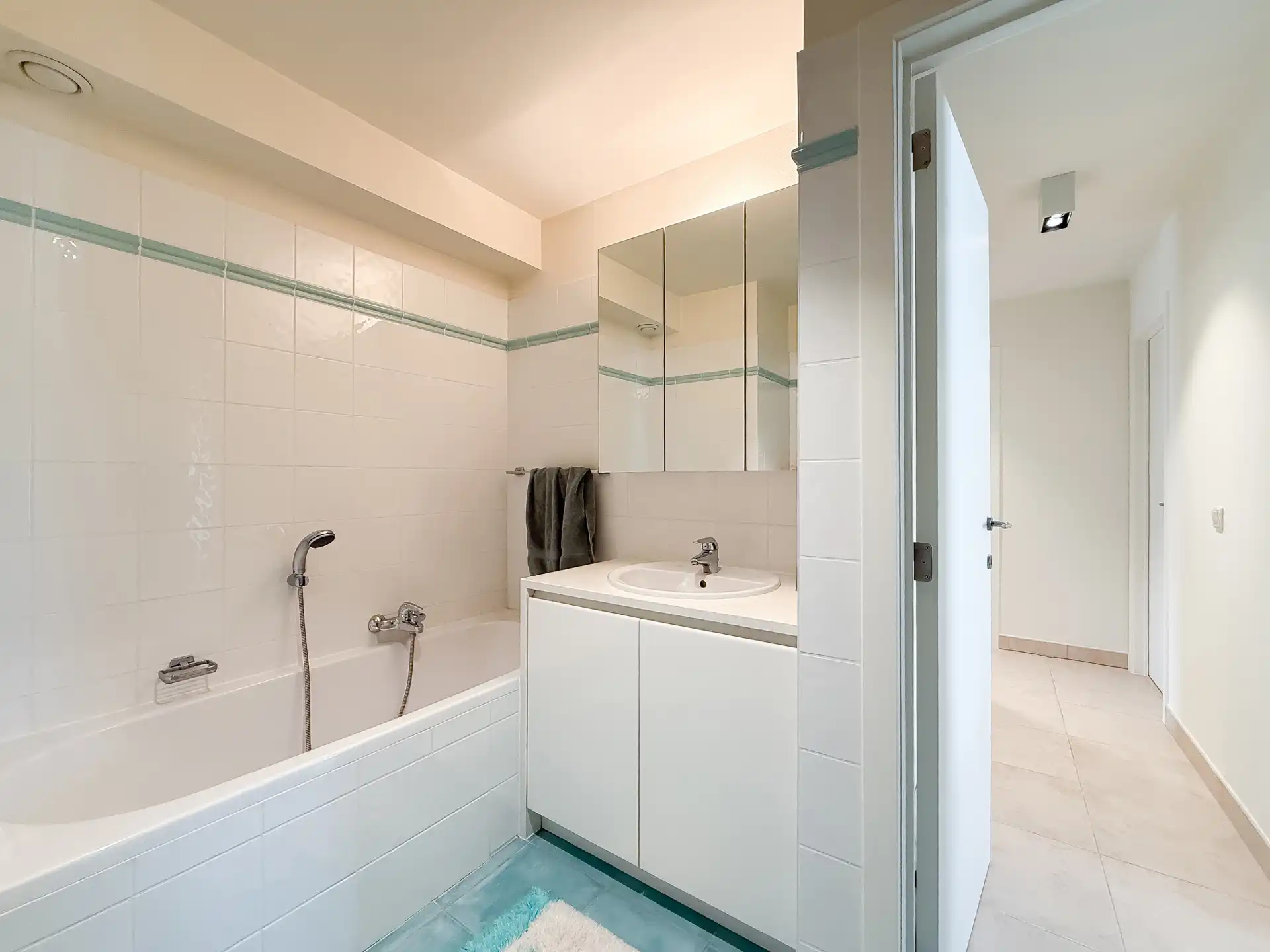 Lichtrijk appartement met terras en zeezicht in Duinbergen foto 16