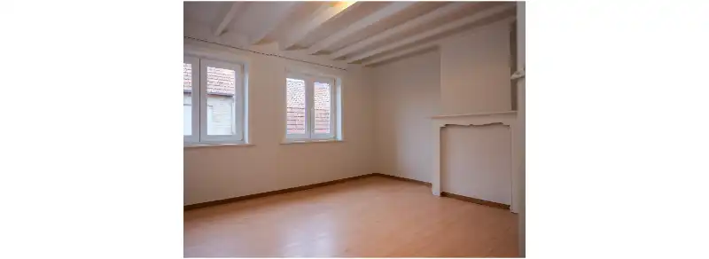 Moorslede-centrum. Rijwoning ideaal als starter of als investering te koop via een biedingssysteem. 4 slaapkamers. Gedeeltelijk te renoveren. Bieden kan toot 10 maart om 15u!! foto 3