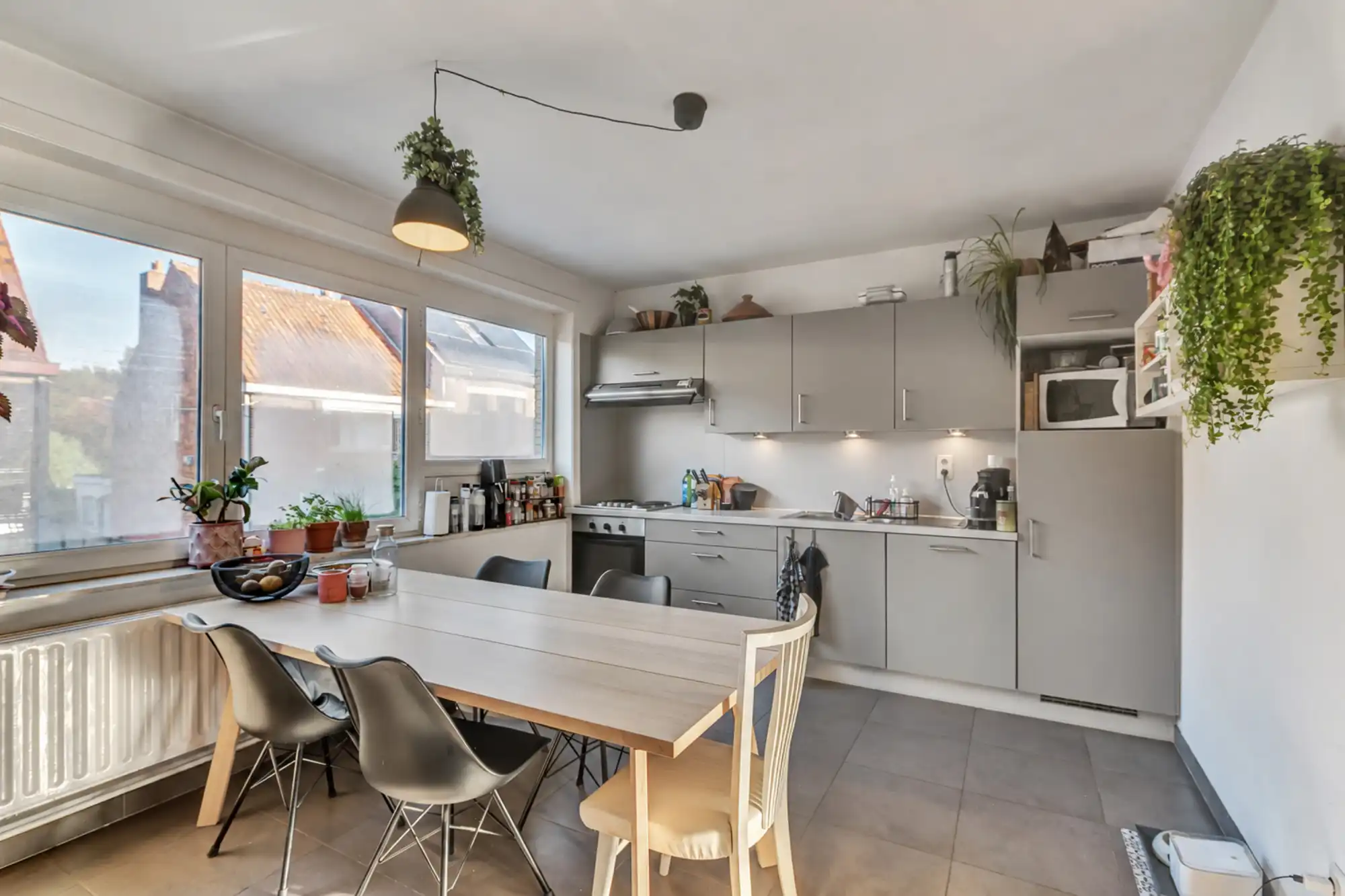 Te renoveren halfopen woning met tuin op toplocatie foto 4