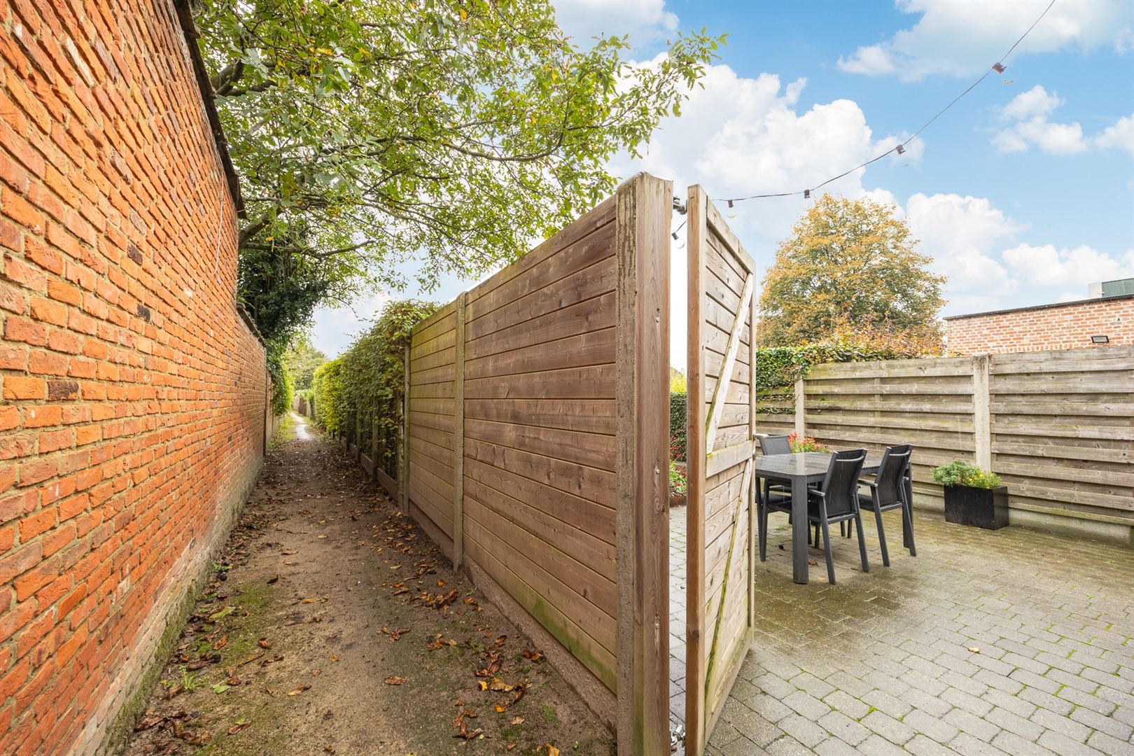 Gerenoveerde, halfopen woning met zuid georiënteerde tuin.  foto 29