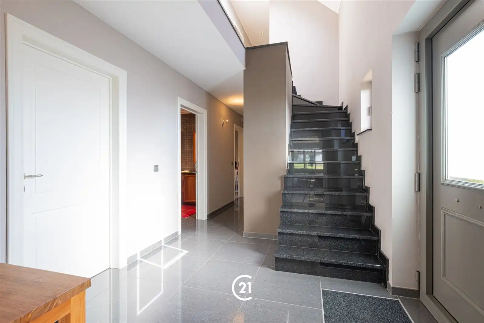 Prachtige, ruime villa (2013) met tuin en weide op +/- 72are foto 20
