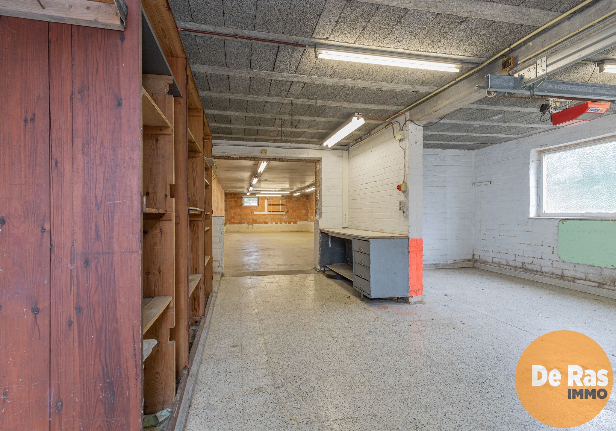 ERPE-MERE - Praktische halfopen woning met garage/loods. foto 21