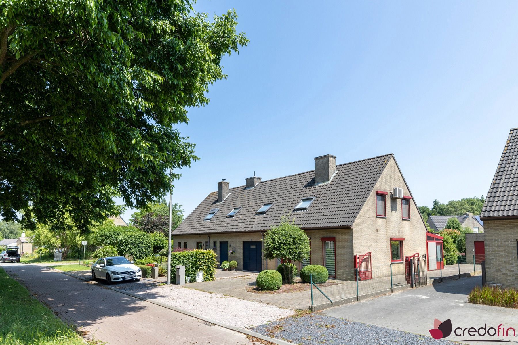 Goed gelegen gezinswoning met 3 slaapkamers en ruime garage foto 23