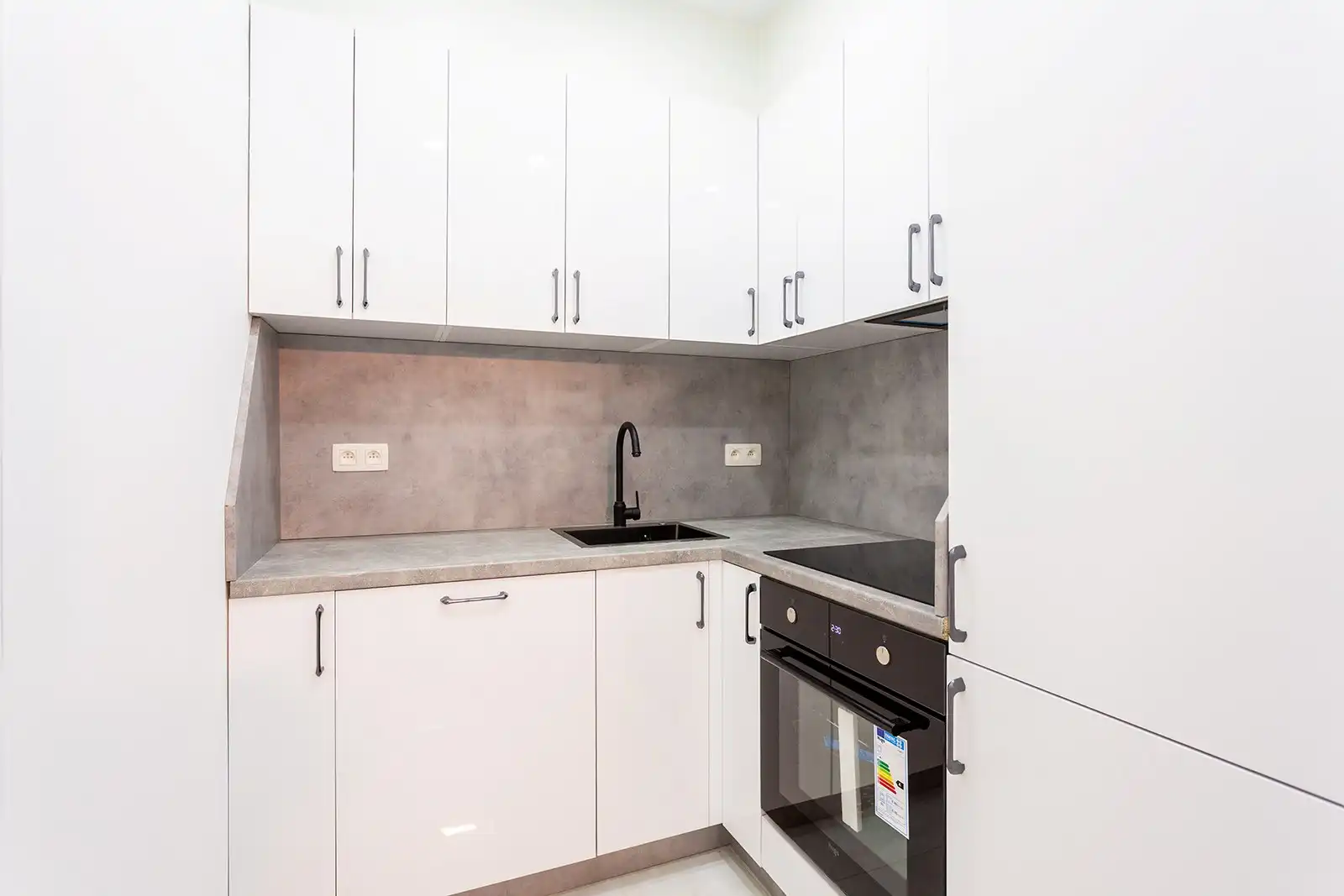 Recent gerenoveerd app. met 2 slpks en 2 terrassen foto 11