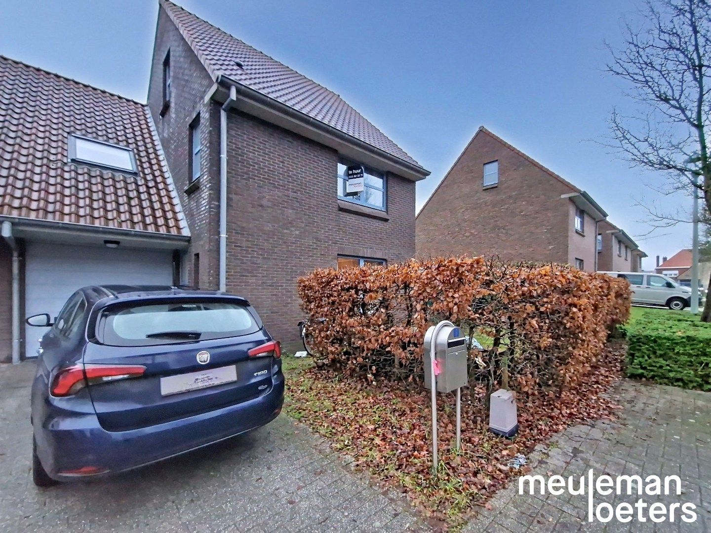 Ruime woning met drie slaapkamers, tuin en garage foto 12