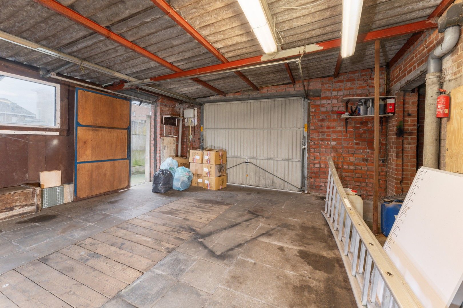 Op te frissen woning met 4 slaapkamers & garage op een centrale ligging te Bissegem! foto 19