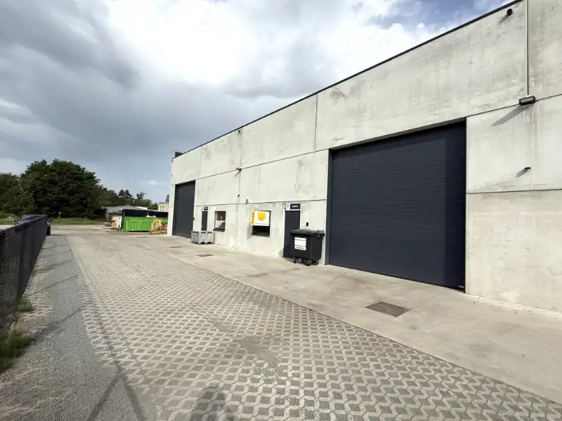 Recente KMO-unit van 234 m² met 2 privatieve parkeerplaatsen foto 10