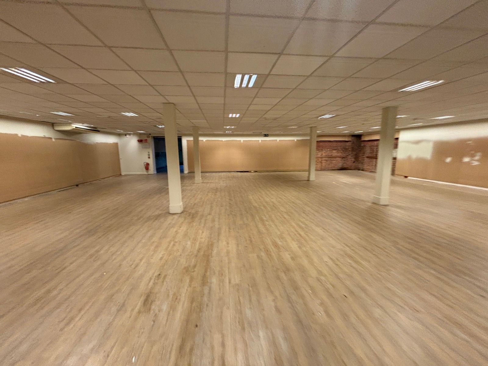 Handelspand van ca. 940 m² te huur in Zandhoven foto 4