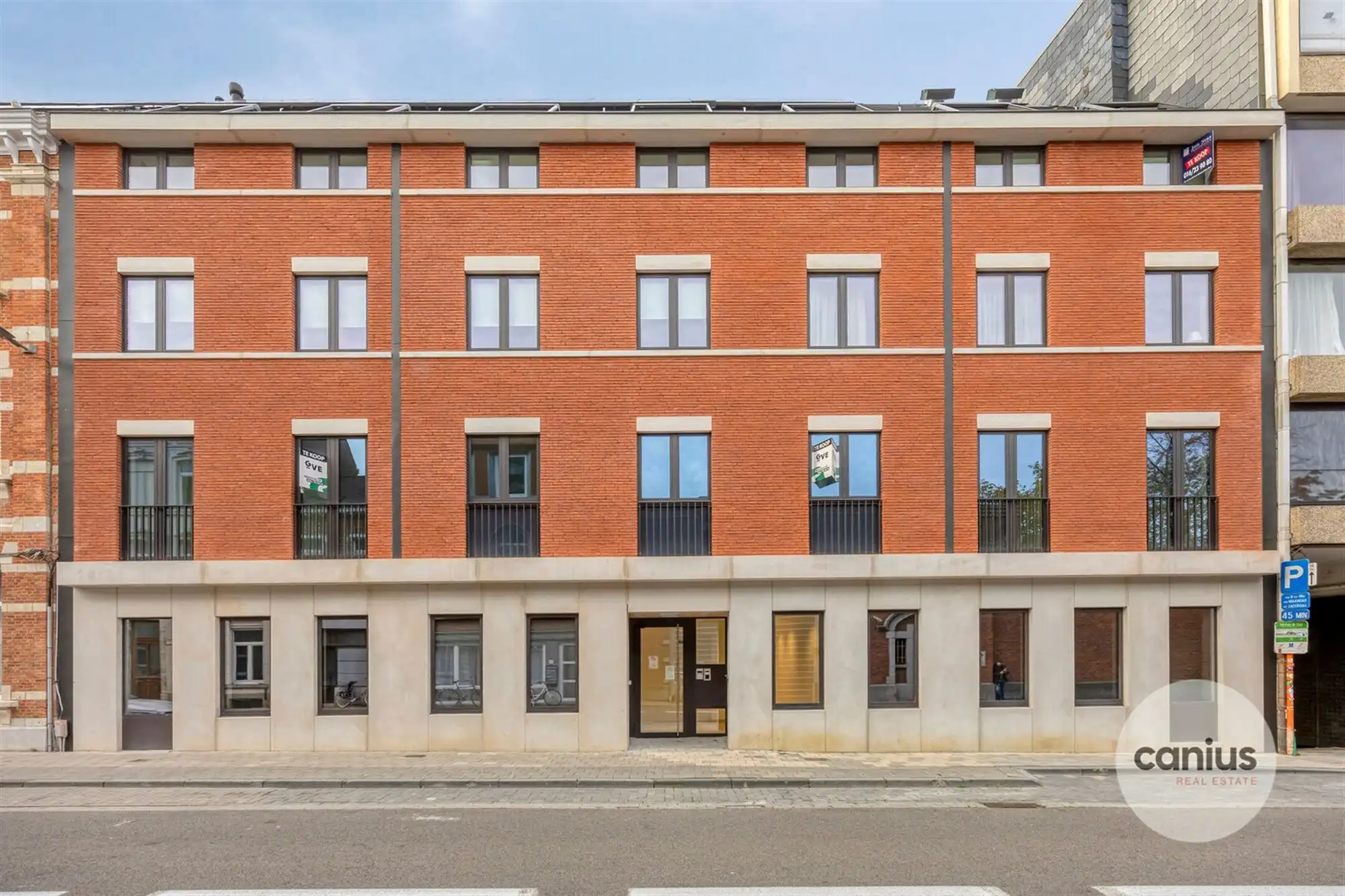 GROTE STUDIO MET 1 SLPK  foto {{pictureIndex}}