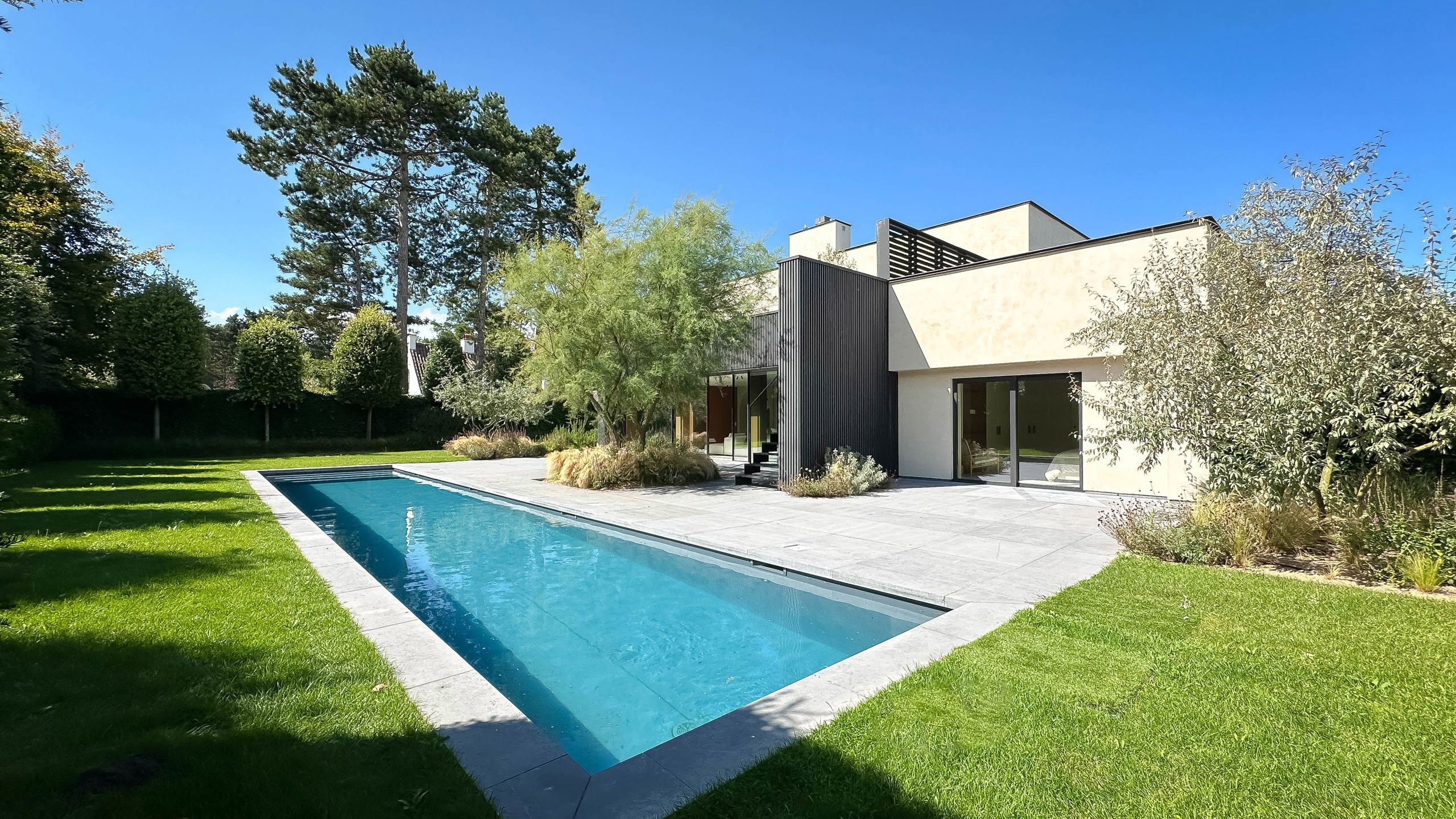 Sfeervol ingerichte, vrijstaande villa met zwembad / Zoute foto {{pictureIndex}}