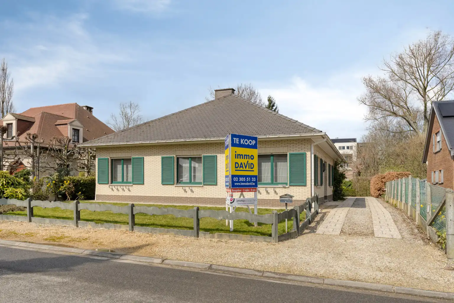 Hoofdfoto van de publicatie: Bungalow van 176 m² met garage en tuin