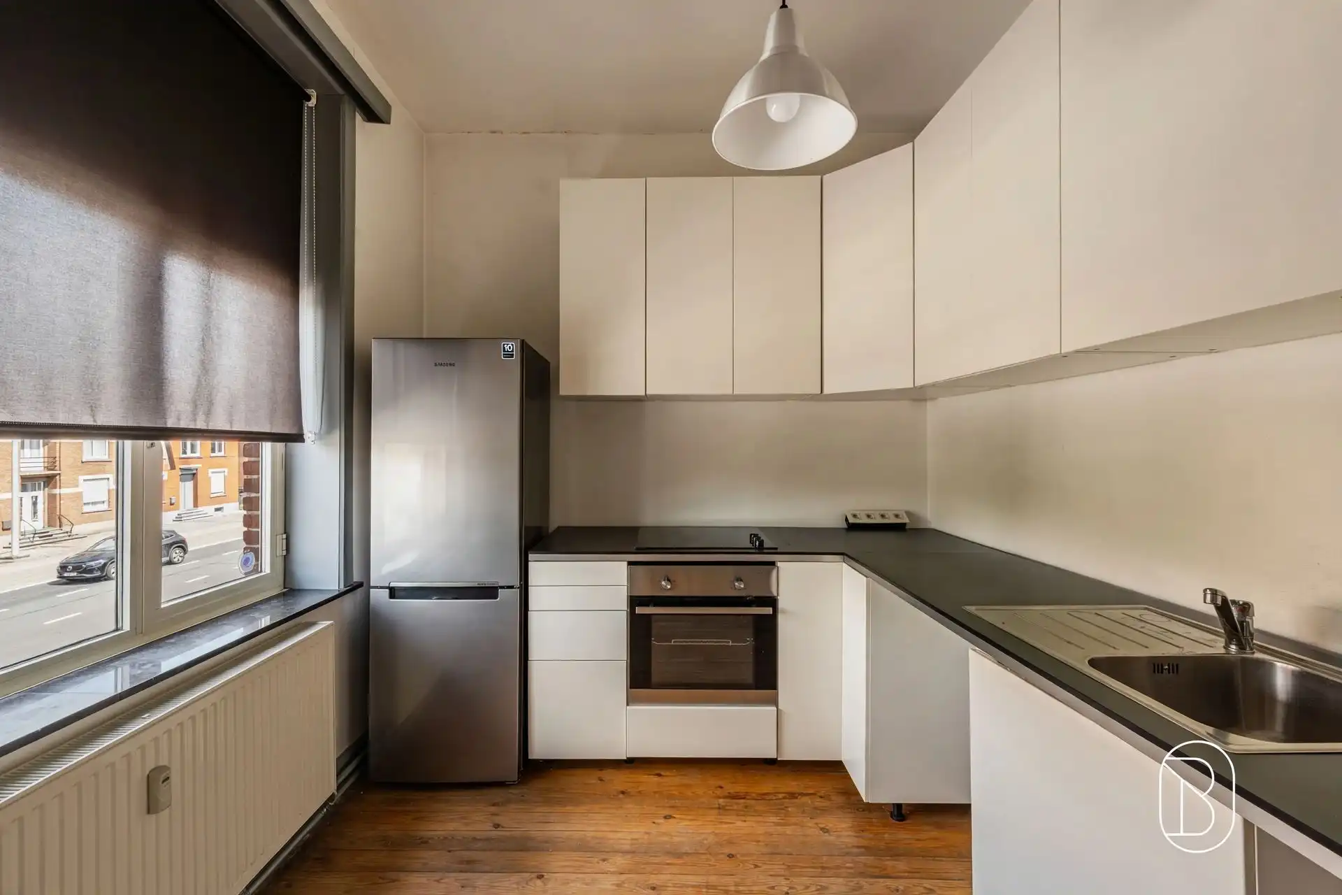 Topgelegen verhuurd handelspand met appartement. foto 14