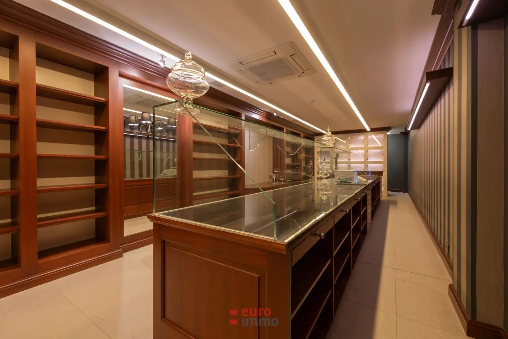 Volledig ingericht handelspand op triple A locatie! foto 6