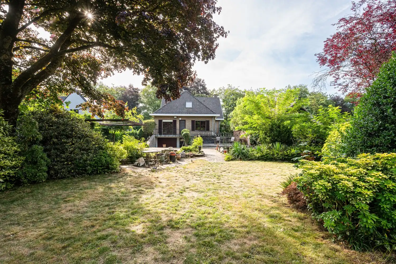 Vrijstaande villa op een uitzonderlijk groot perceel met bosgrond in Lembeke foto 29