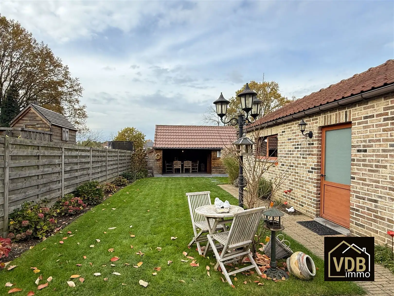 Instapklare halfopen bebouwing met 3 slaapkamers foto 88