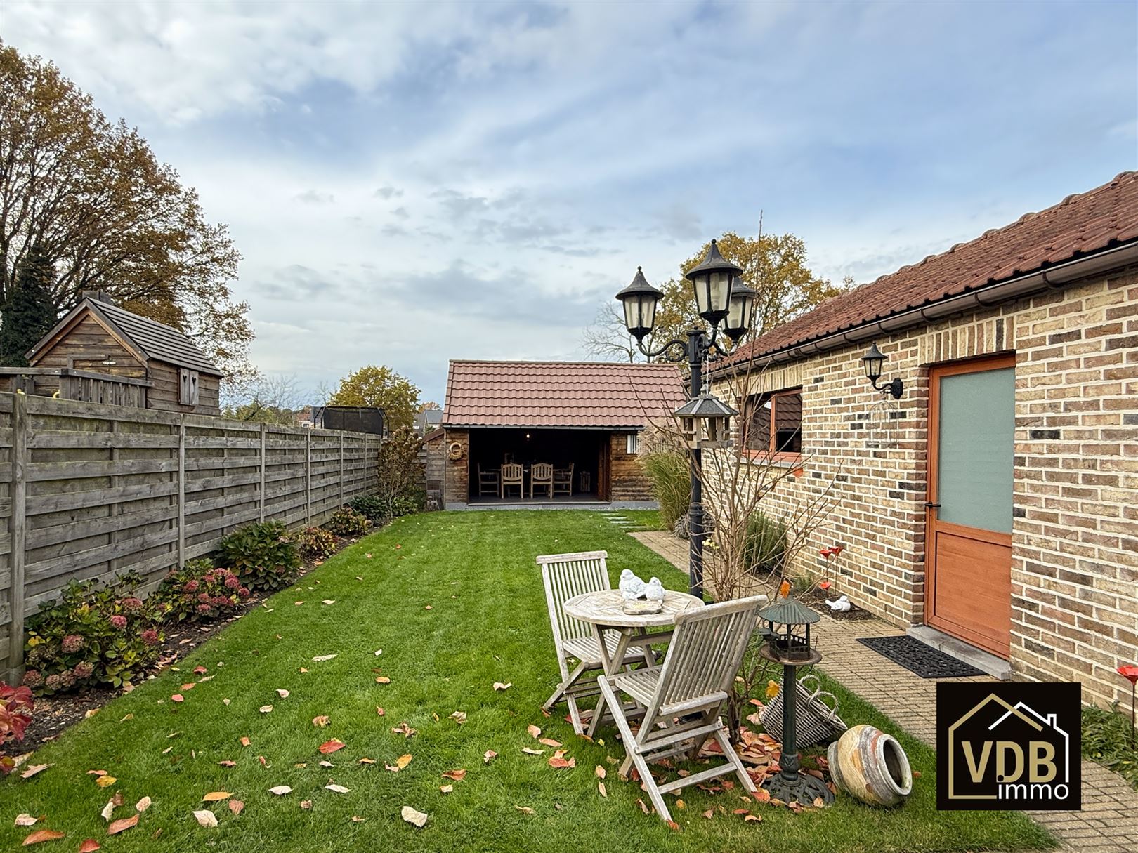 Instapklare halfopen bebouwing met 3 slaapkamers foto 88