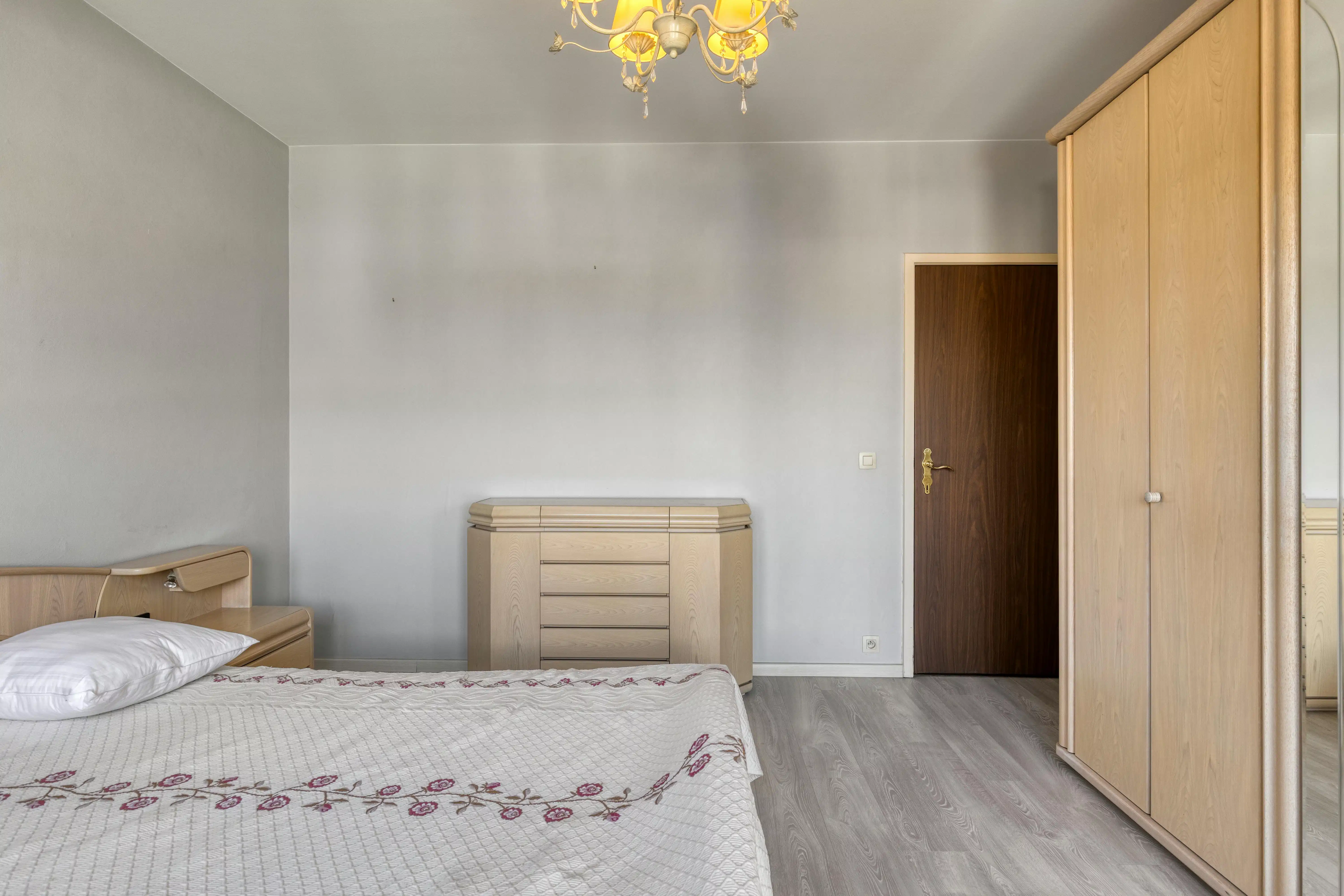 Ruim appartement met terras te koop in Merksem foto 9