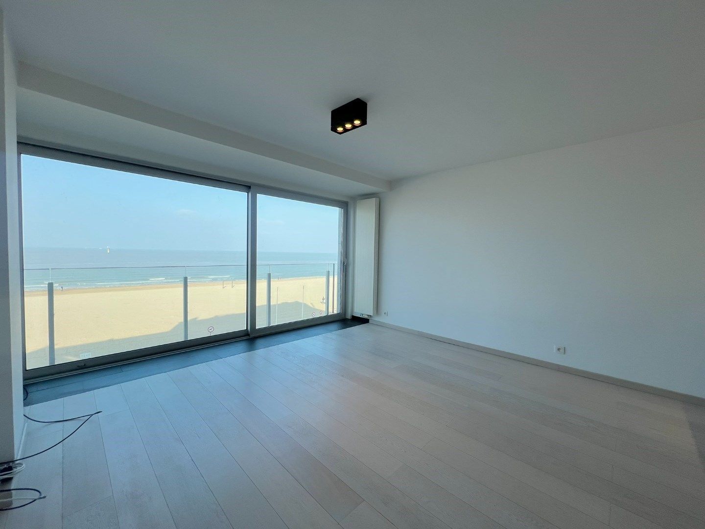 Appartement met frontaal zeezicht op een toplocatie langs de Zeedijk van het Zoute. foto 5