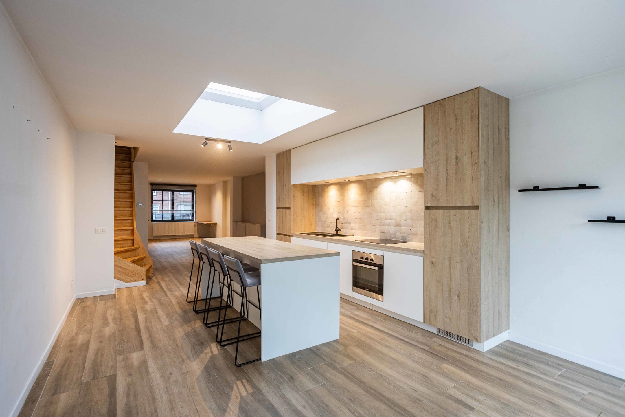 Knap gerenoveerde woning op een goeie locatie foto 2