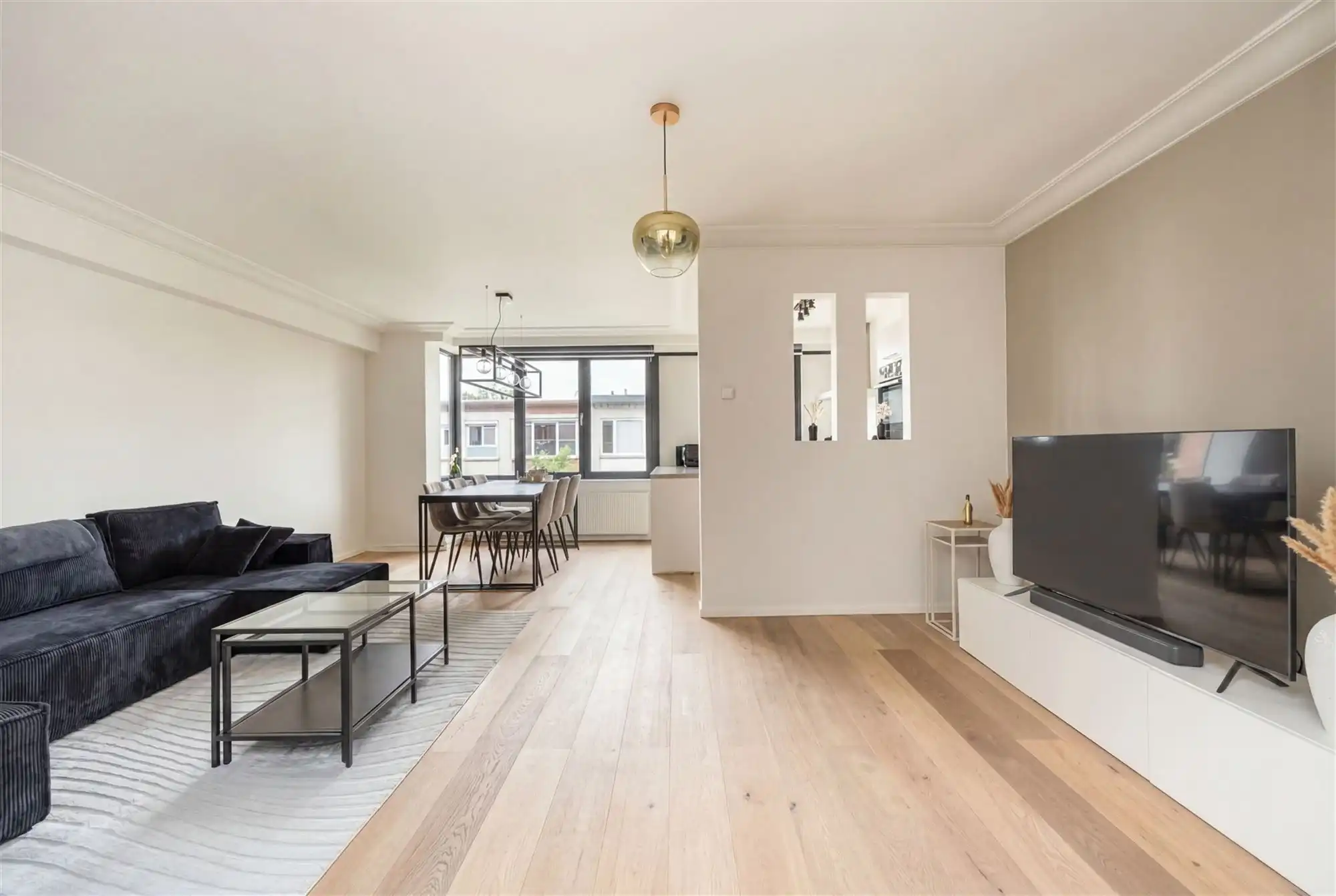 Instapklaar appartement met 2 slaapkamers en terras foto {{pictureIndex}}