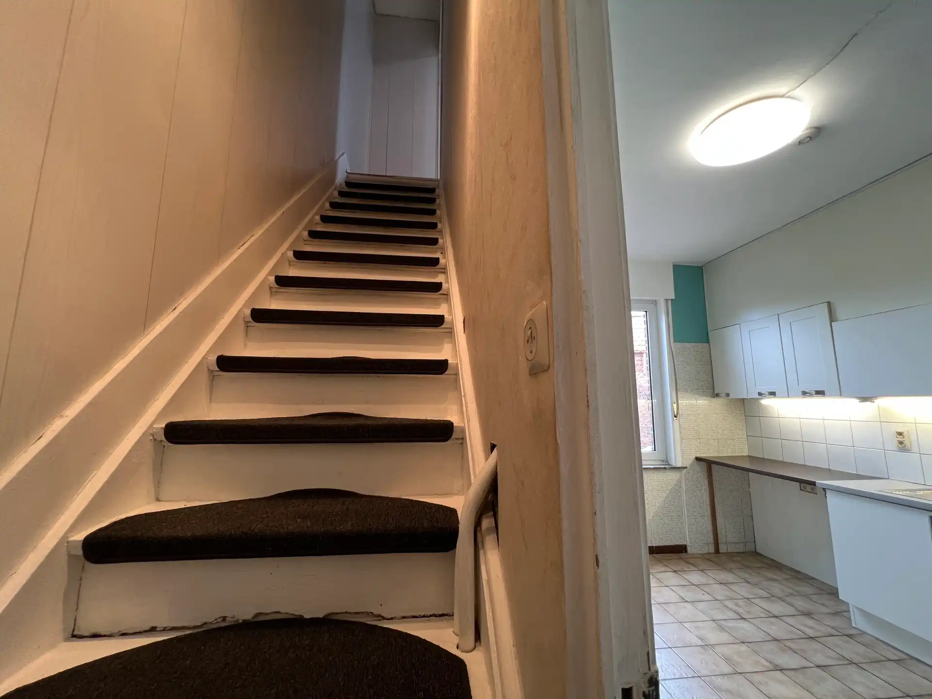 Fantastisch mooi en rustig gelegen te renoveren woning  foto 9