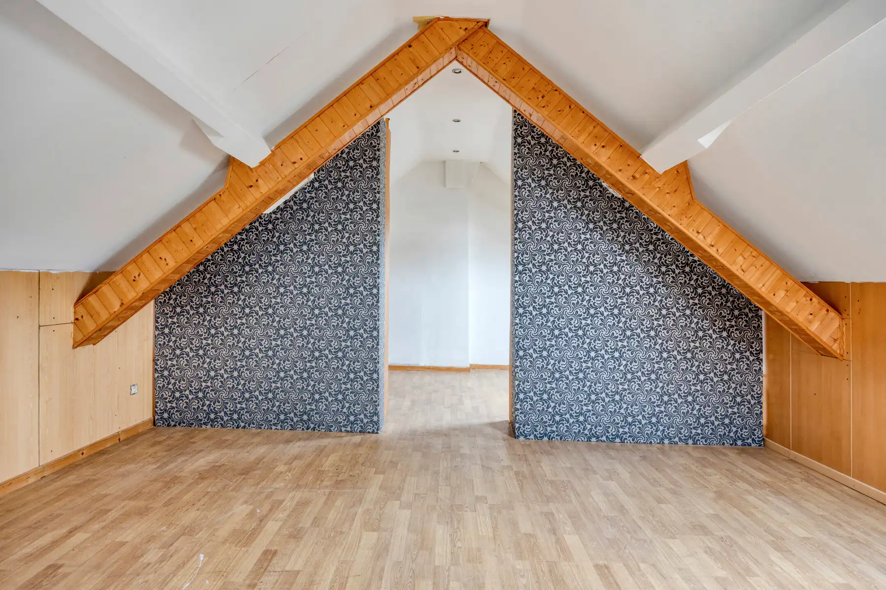 Ruime woning met 4 slaapkamers en loods  foto 22